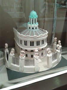 Sheldonian Theatre cake, with 'The Emperors' outside